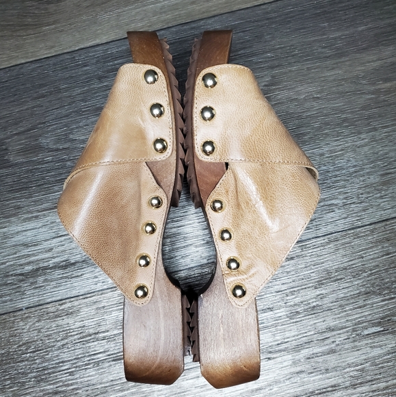 KELSI DAGGER Brooklyn Wood Leather Heeled Sandals - Picture 9 of 11